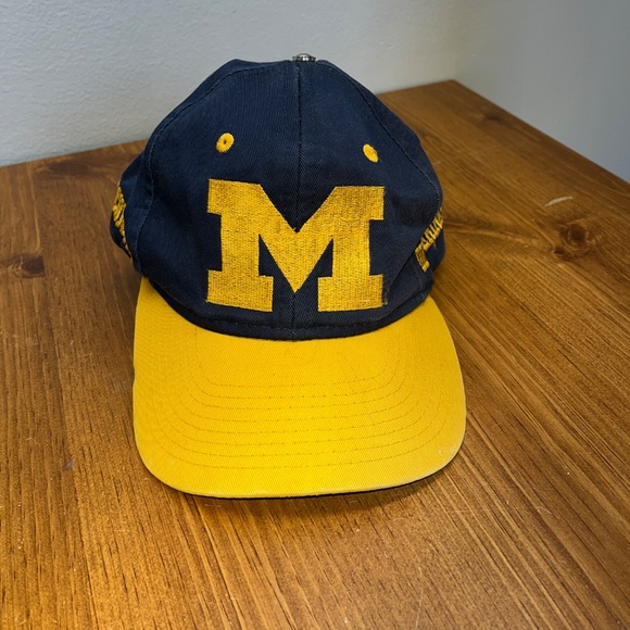 LOGO 7 Other - University of Michigan UofM Wolverines, Big M, OS